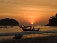 Sonnenuntergang an der Kata Beach auf Phuket